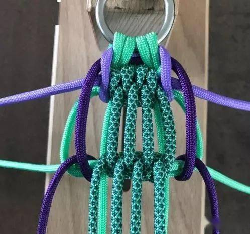 教你编绳 用多色伞绳编织一条宽且幽美的手链过程分解